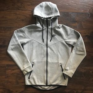Men’s Nike Tech Fleece Windrunner gray small